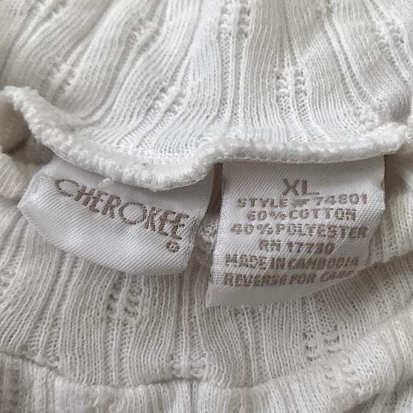 White Ruffle Textured Top/Blouse 🤍 - Picture 3 of 7